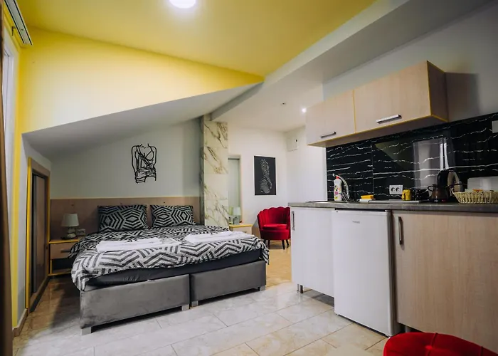 Makedon Apartments
