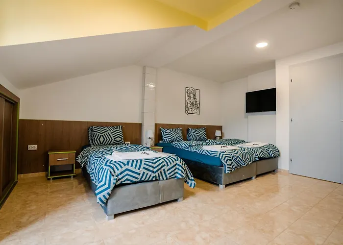 Makedon Apartments